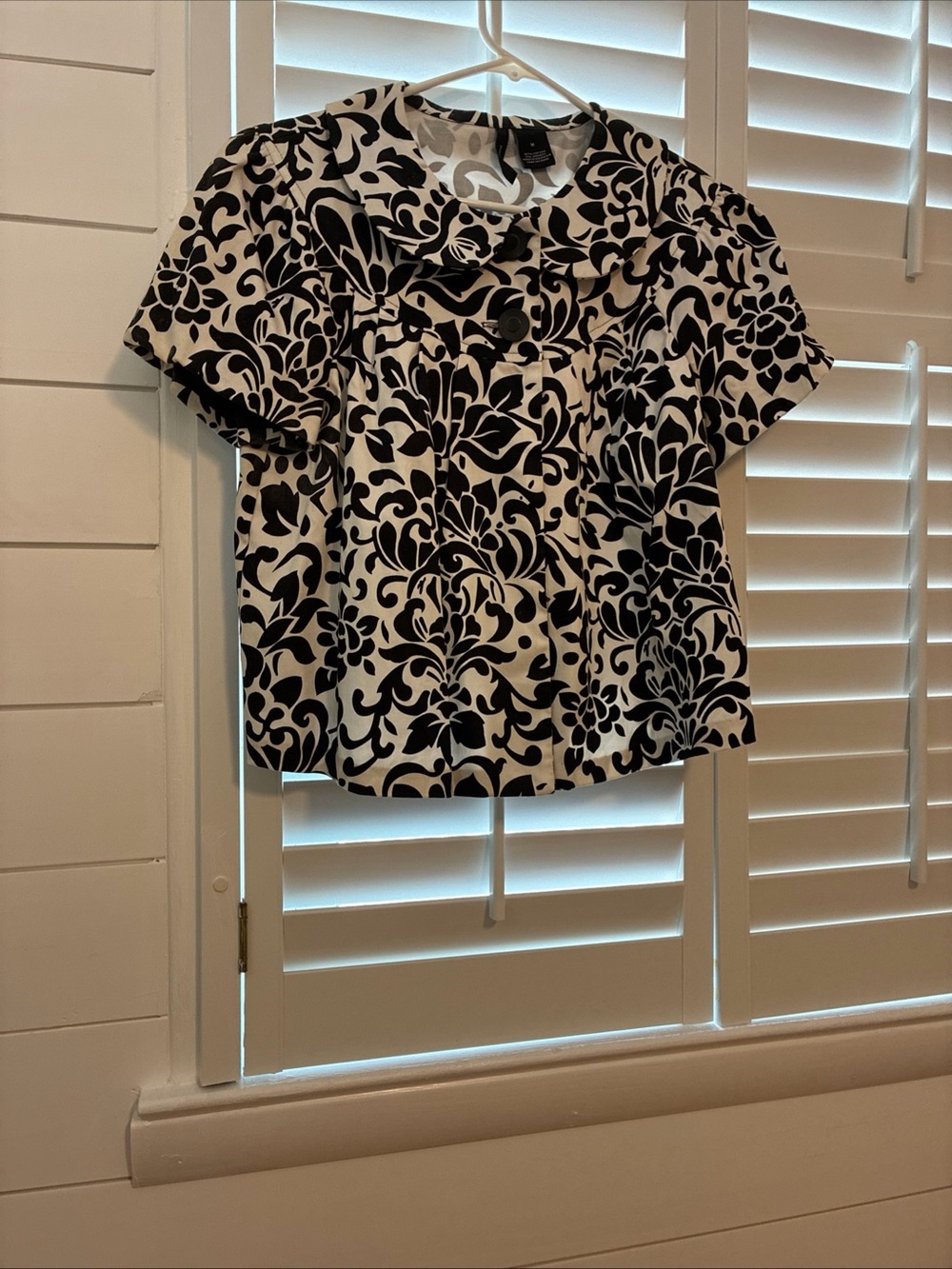New Directions Black and White Floral Short-Sleeve Jacket - Size Medium